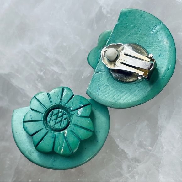 Vintage Handmade Teal Green Wood Floral Clip On Earrings - Picture 5 of 5